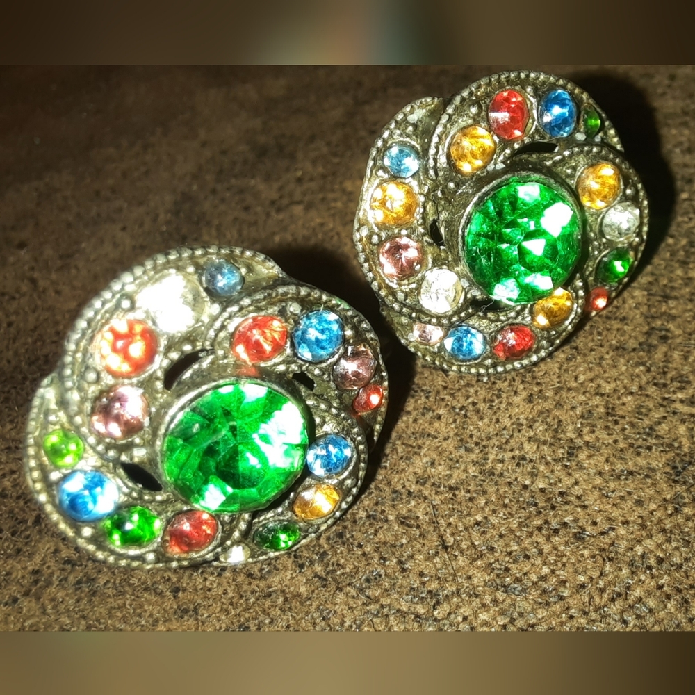 Vintage screwback Clip On rhinestone cluster earrings brass tone